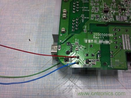 DIY：自制自帶電池供電的無(wú)線路由器