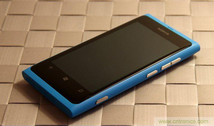 拆解諾基亞Lumia800,做工依舊精細(xì)！