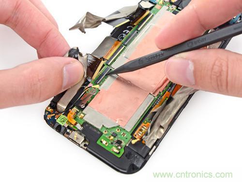 牛人強(qiáng)拆！新HTC One(M8)真機(jī)精密做工難修理