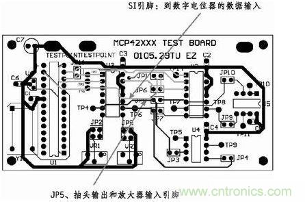 這是對(duì)圖2所示電路的第一次布線嘗試。此配置在模擬線路上產(chǎn)生不規(guī)律的噪聲，這是因?yàn)樵谔囟〝?shù)字走線上的數(shù)據(jù)輸入碼隨著數(shù)字電位器的編程需求而改變。