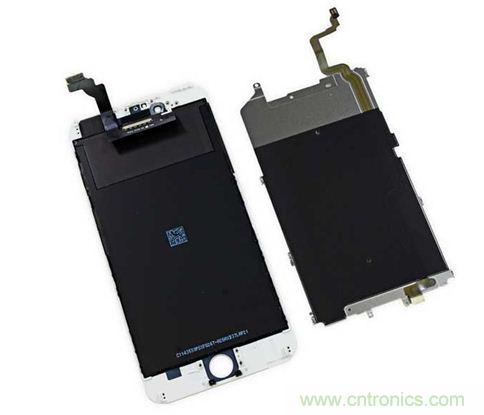 iPhone 6 Plus搭載的高清LED屏幕尺寸為5.5英寸，像素密度為401ppi，并采用了IPS（平面轉(zhuǎn)換）技術(shù)。（來(lái)源：iFixit）