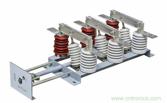 高壓斷路器的操作結構有哪幾種？和隔離開關有什么區(qū)別？